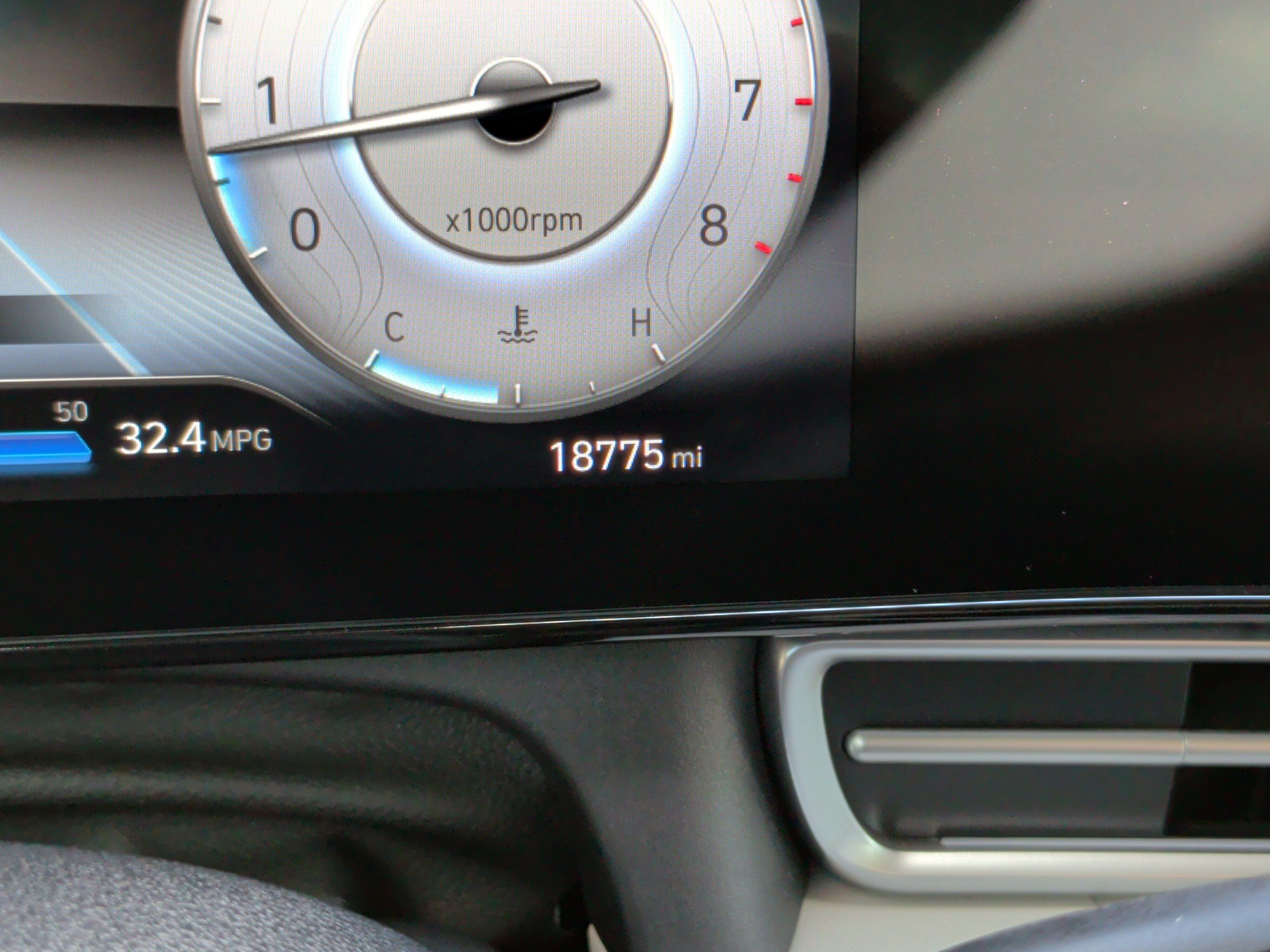 Used 2022 Hyundai Elantra Limited FWD image 14