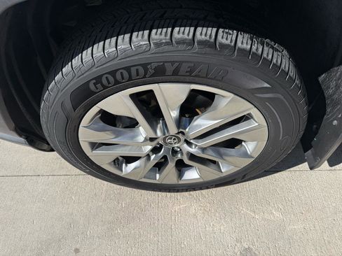 Used 2019 Toyota RAV4 Limited w/ Advanced Technology Package image 9