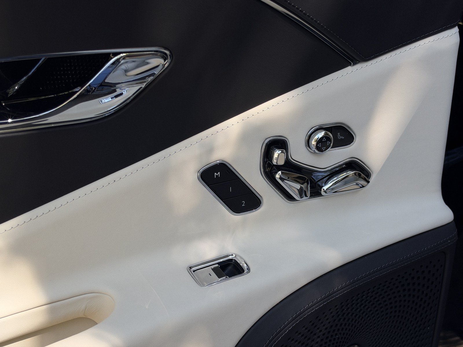 Certified 2023 Bentley Flying Spur V8 AWD/4WD image 32