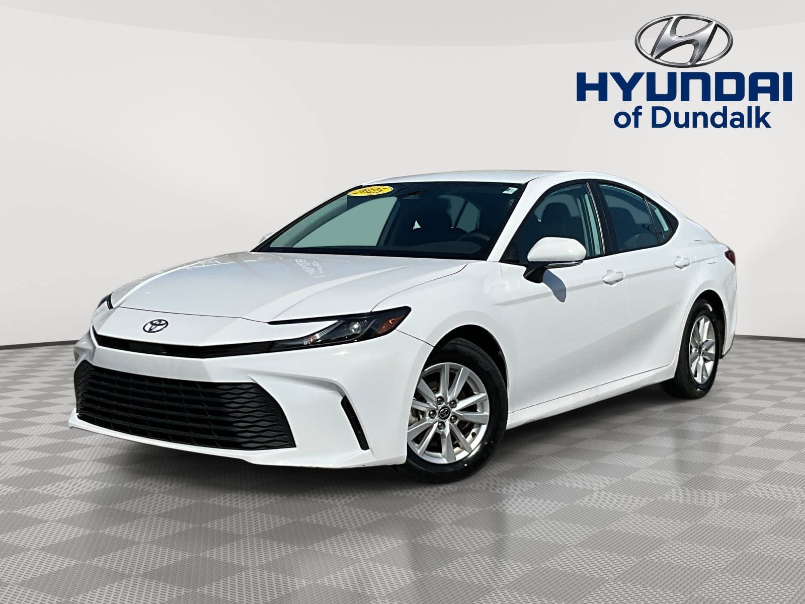Used 2025 Toyota Camry LE FWD image 5