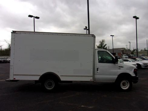 Used 2014 Ford E-350 and Econoline 350 Super Duty image 4