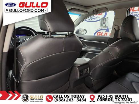 Used 2018 Toyota Camry XSE image 15