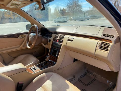 Used 2002 Mercedes-Benz E 320 4MATIC Sedan image 17