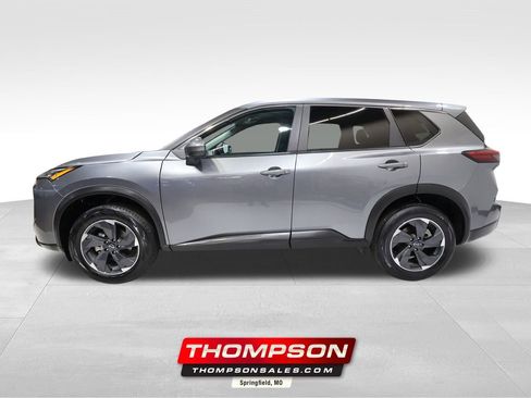 Used 2024 Nissan Rogue SV image 1