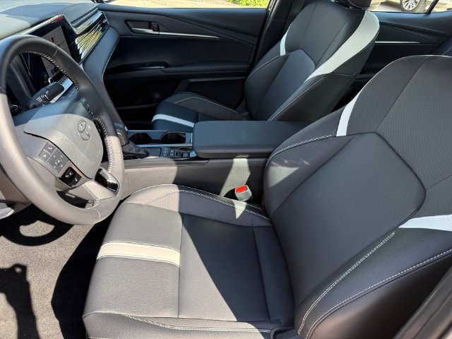 Used 2026 Toyota Camry SE FWD image 6