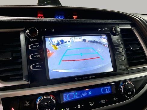 Used 2018 Toyota Highlander XLE AWD/4WD image 27