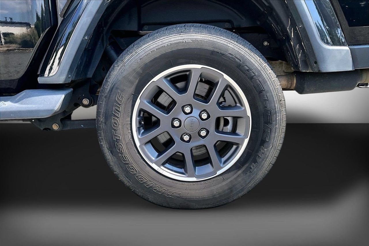 Certified 2020 Jeep Gladiator Overland w/ Trailer Tow Package AWD/4WD image 34