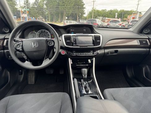 Used 2017 Honda Accord EX image 9