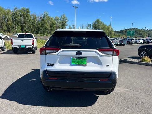 Used 2021 Toyota RAV4 SE w/ Weather & Moonroof Package AWD/4WD image 11