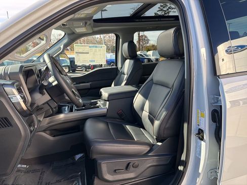 New 2026 Ford F250 Lariat w/ Black Appearance Package AWD/4WD image 10