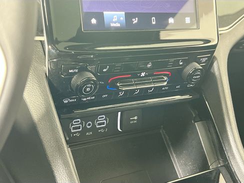 Used 2023 Jeep Grand Cherokee Altitude image 15