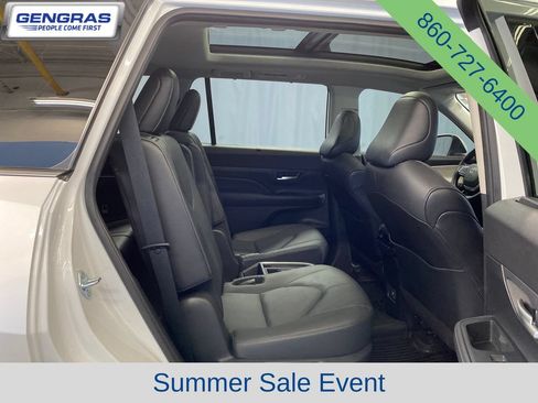 Used 2024 Toyota Grand Highlander AWD image 36