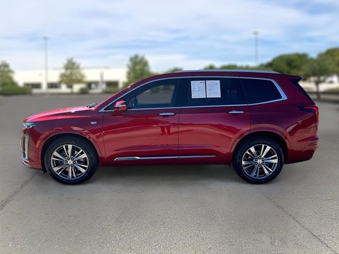 Used 2022 Cadillac XT6 Premium Luxury w/ Technology Package image 4