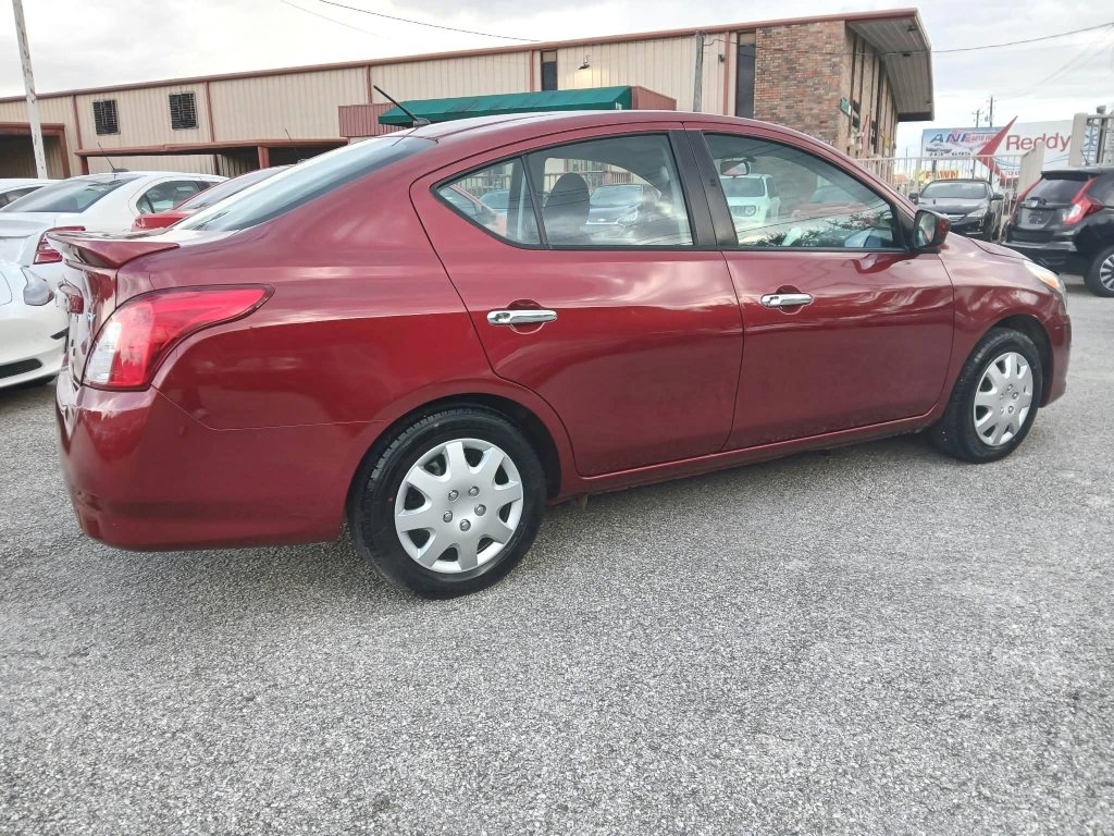 Used 2018 Nissan Versa SV FWD image 7