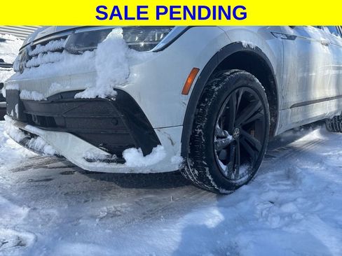 Used 2023 Volkswagen Tiguan SE R-Line image 3