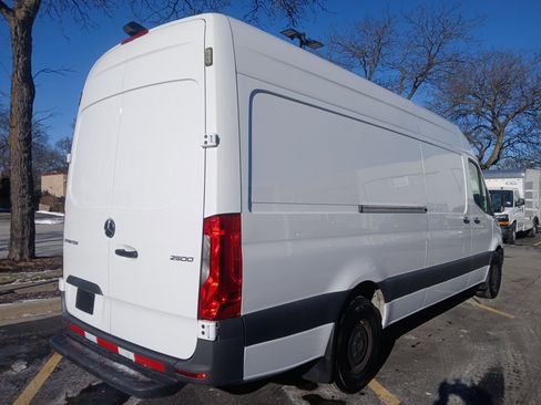Used 2024 Mercedes-Benz Sprinter 2500 image 4