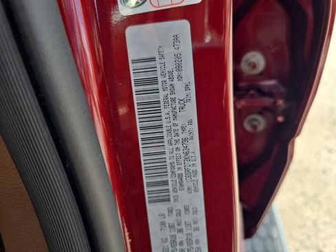 Used 2019 RAM 1500 Laramie AWD/4WD image 30