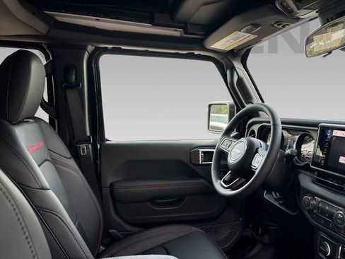 New 2026 Jeep Wrangler Unlimited Rubicon w/ Xtreme 35 Tire Package image 9