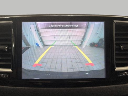 Used 2024 Chrysler Pacifica Touring-L FWD image 15