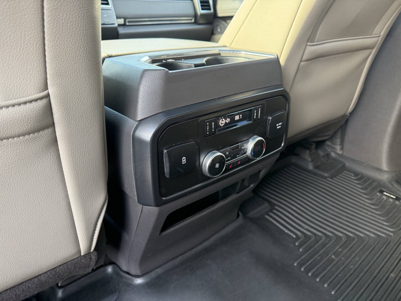 Used 2020 Ford Expedition Limited w/ Equipment Group 302A AWD/4WD image 17