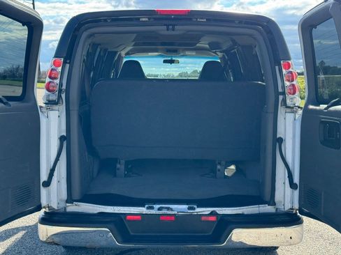 Used 2005 Chevrolet Express 3500 Passenger w/ LS Preferred Equipment Group RWD image 20
