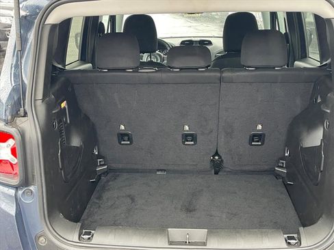 Used 2023 Jeep Renegade Latitude w/ Premium Group image 7