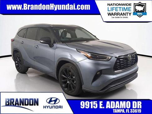 Used 2021 Toyota Highlander XLE FWD image 1