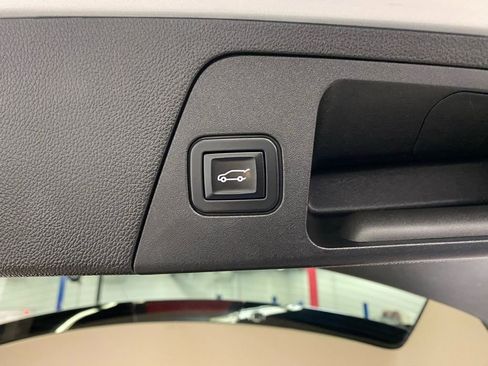 Used 2018 Buick Envision Essence image 10