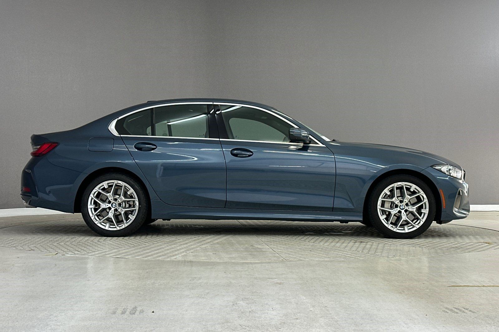 Certified 2025 BMW 330i Sedan w/ Premium Package RWD image 7