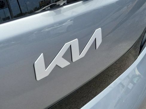 Used 2025 Kia Soul LX w/ LX Technology Package FWD image 6