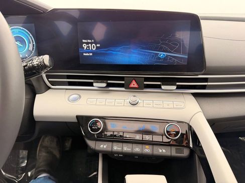 New 2025 Hyundai Elantra Limited image 19