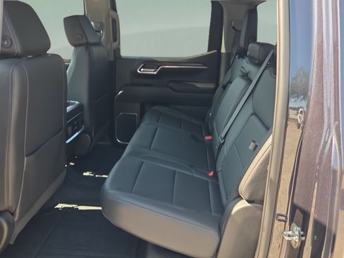 Used 2023 GMC Sierra 1500 SLT w/ SLT Premium Package AWD/4WD image 11