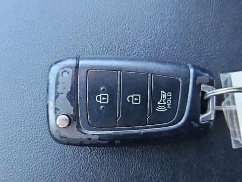 Used 2020 Hyundai Santa Fe SE FWD image 35