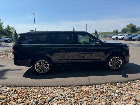 New 2025 Lincoln Navigator L Reserve image 6