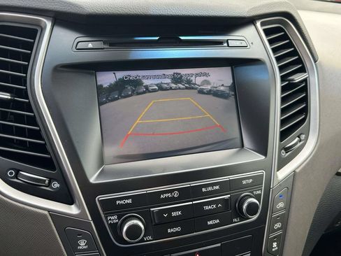Used 2017 Hyundai Santa Fe SE FWD image 22