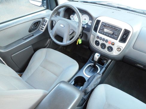 Used 2005 Ford Escape 4WD Hybrid image 21