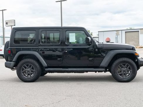 Used 2024 Jeep Wrangler Unlimited Sport AWD/4WD image 7