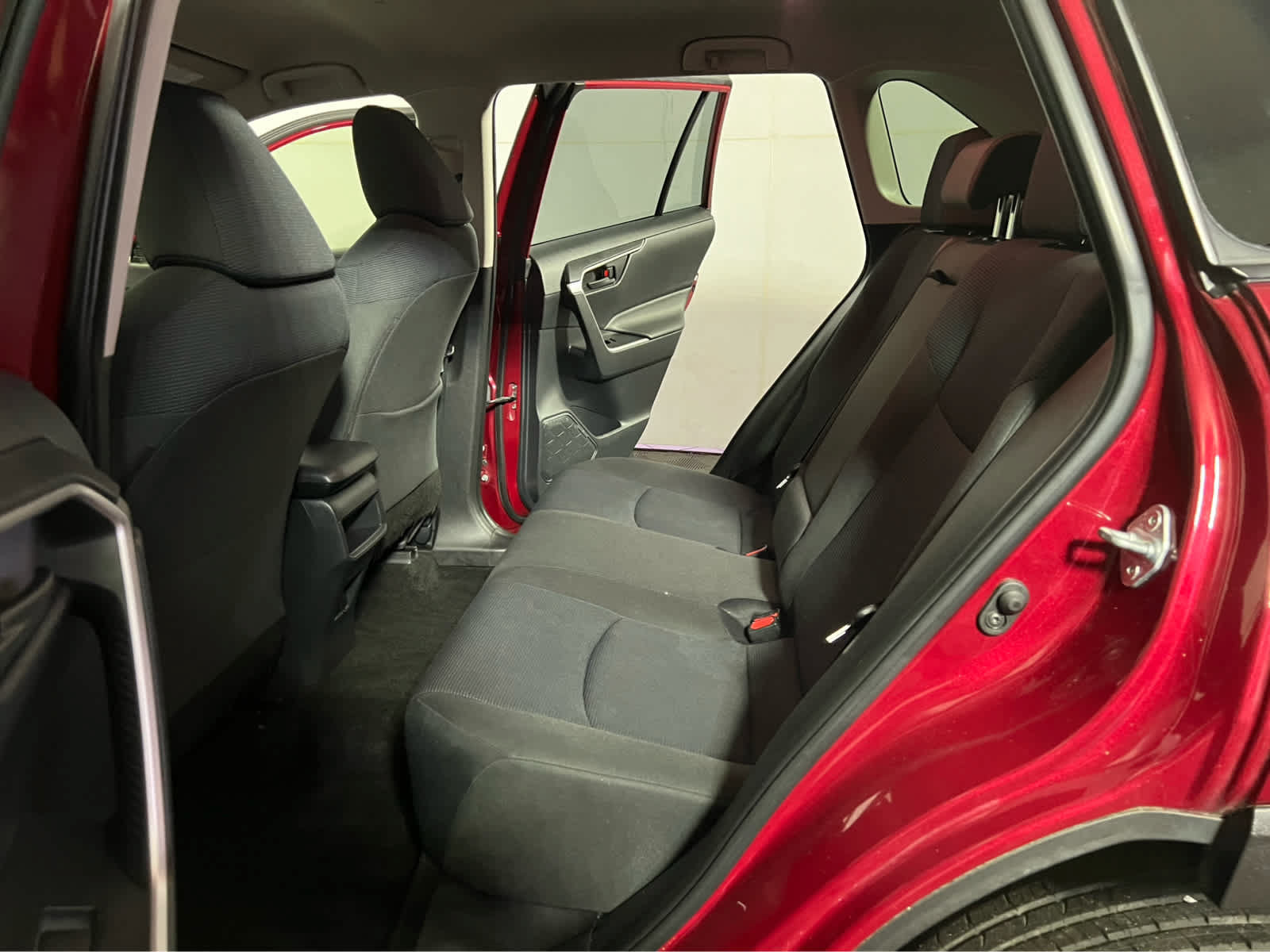 Used 2019 Toyota RAV4 LE w/ All Weather Liner Package AWD/4WD image 22