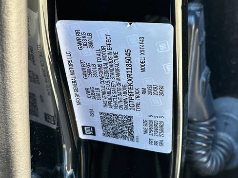 Certified 2024 GMC Canyon Denali w/ LPO, Denali Black Edition AWD/4WD image 29