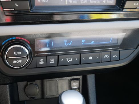 Used 2015 Toyota Corolla LE FWD image 23