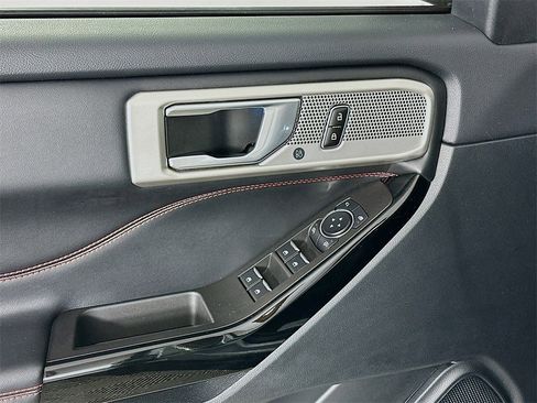 Used 2023 Ford Explorer ST-Line w/ Class IV Trailer Tow Package image 18