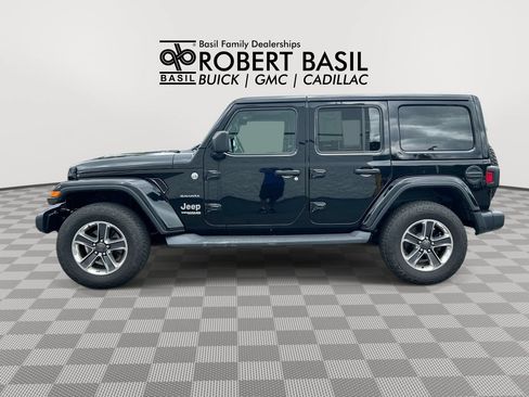 Used 2019 Jeep Wrangler Unlimited Sahara w/ Uconnect 4C Nav & Sound Group AWD/4WD image 5