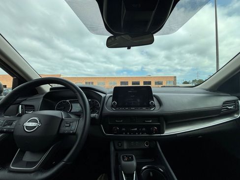 Used 2025 Nissan Rogue SV image 35