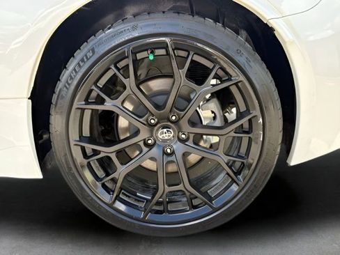 Used 2025 Toyota GR86 Premium w/ ALL Weather Mat Package (TMS) RWD image 9