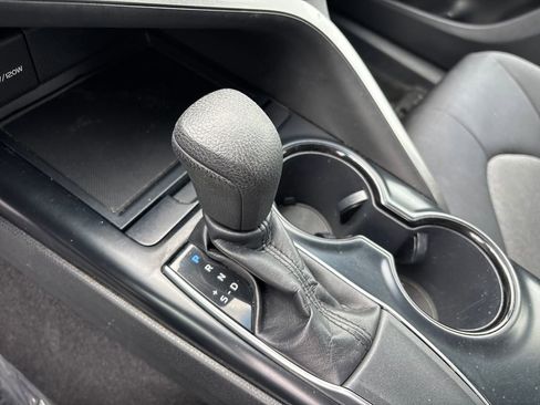 Used 2018 Toyota Camry LE image 24