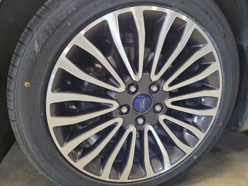 Used 2017 Ford Fusion SE w/ Fusion SE Technology Package image 31