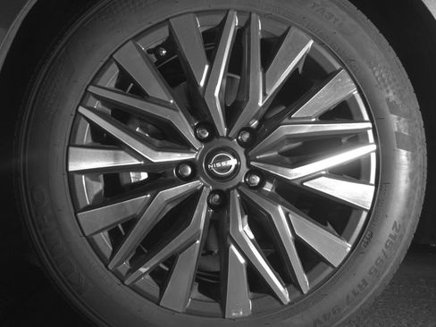 Used 2025 Nissan Altima 2.5 SV FWD image 12