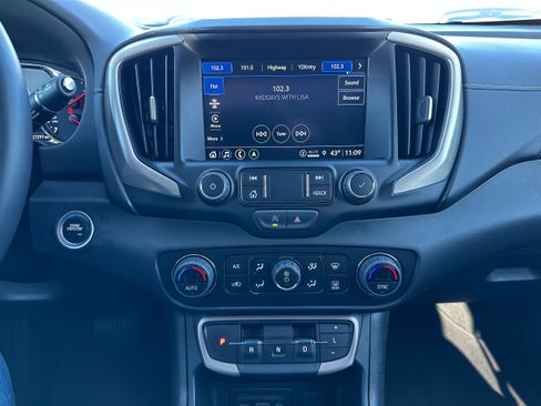 Used 2024 GMC Terrain Denali w/ Denali Premium Package AWD/4WD image 14