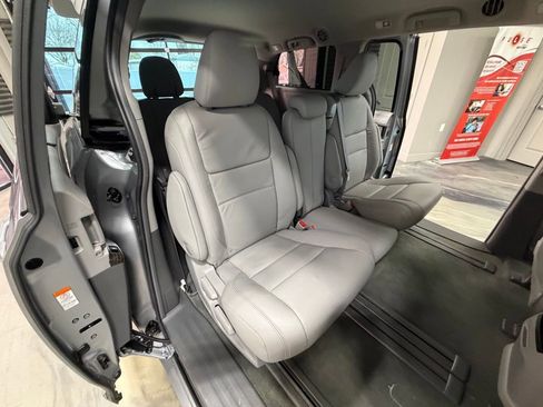 Used 2017 Toyota Sienna XLE w/ XLE Navigation Package image 5