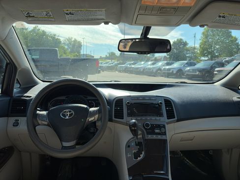 Used 2010 Toyota Venza FWD image 12